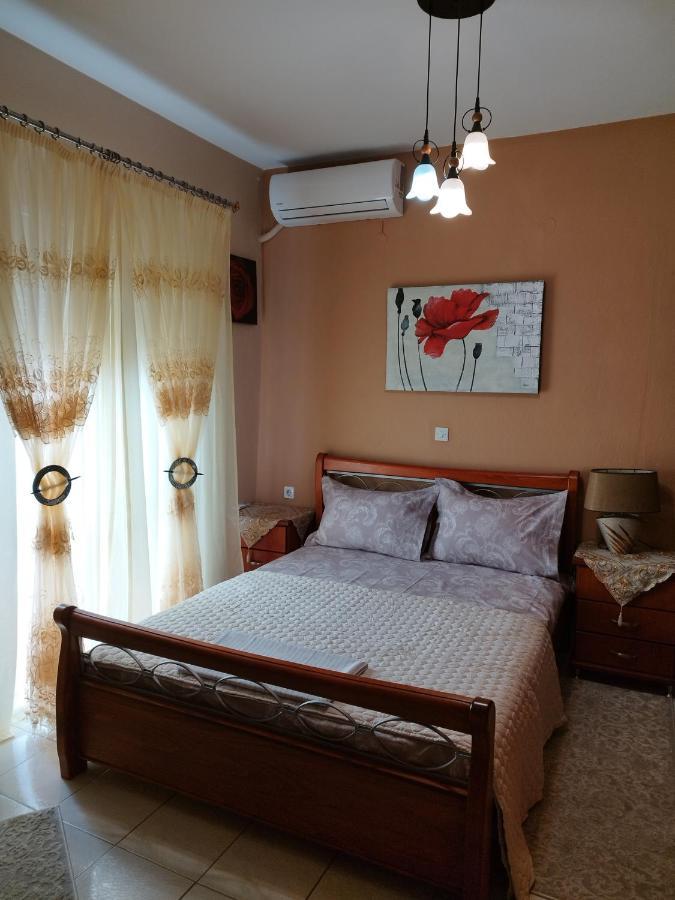 Christina's Sarti